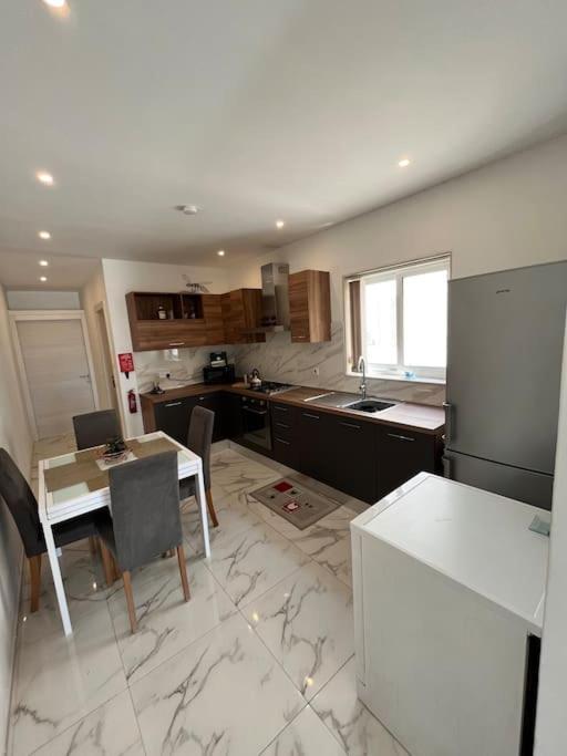 2 Bedroom Apartment In Msida, Malta Exterior photo